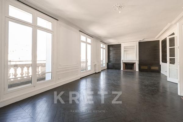 étage élevé balcon vue Tour Eiffel