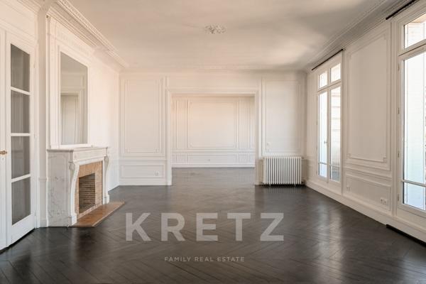 étage élevé balcon vue Tour Eiffel