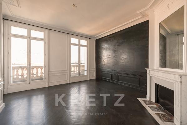 étage élevé balcon vue Tour Eiffel