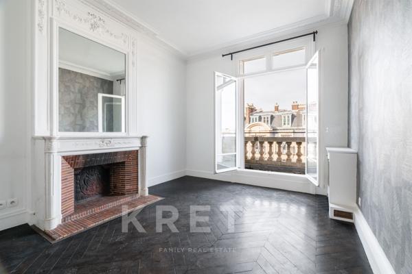 étage élevé balcon vue Tour Eiffel