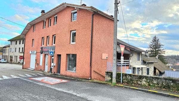 À VENDRE : Immeuble de caractère à Artemare (Ain)