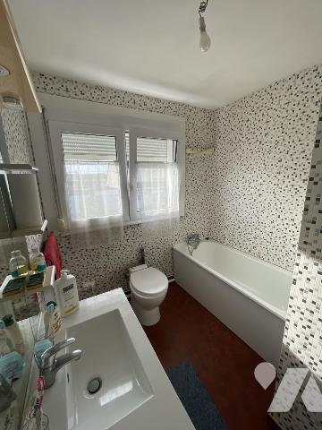 Semi plain-pied 124 m2 sur 416 m2  4 chambres dont une au rdc jardin garage