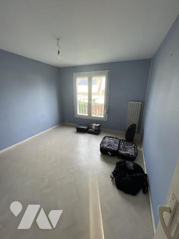 Semi plain-pied 124 m2 sur 416 m2  4 chambres dont une au rdc jardin garage