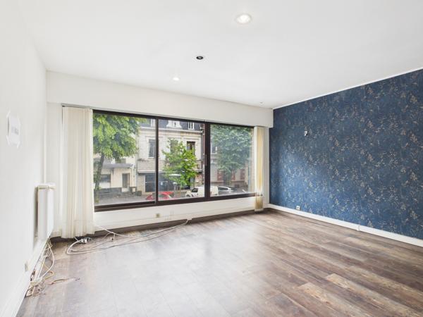 Bureau
         6 pièces
        - 220 m² Exclusivité 250 000 € *