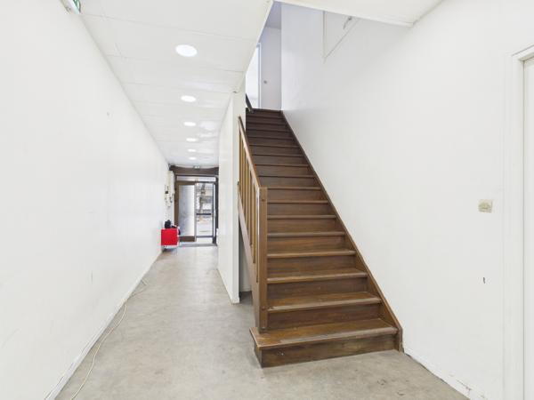 Bureau
         6 pièces
        - 220 m² Exclusivité 250 000 € *