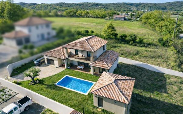 Maison à vendre    5 pièces •  Baix