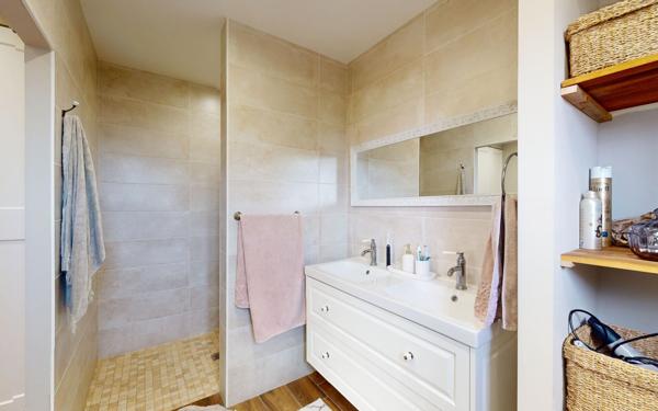 Maison à vendre    5 pièces •  Baix