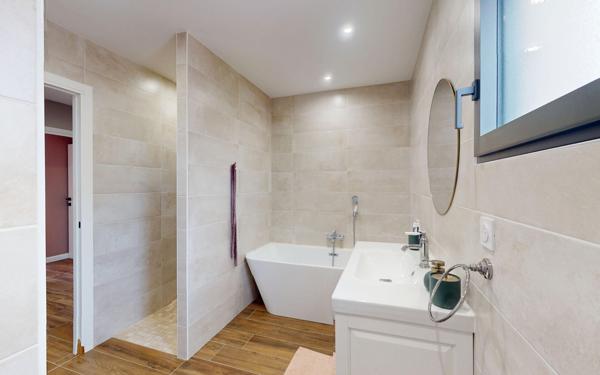 Maison à vendre    5 pièces •  Baix