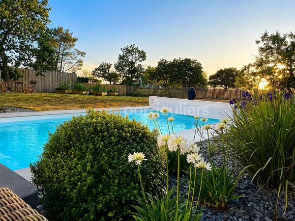 Vente
                Villa202 m² - 10 Pièces -
                    BREM SUR MER (85470)
