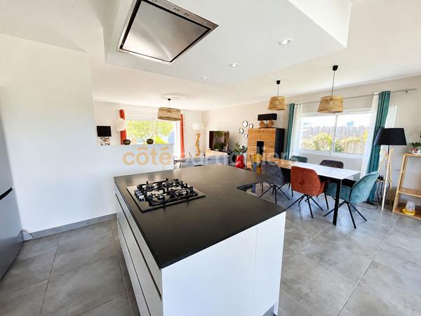 Vente
                Villa202 m² - 10 Pièces -
                    BREM SUR MER (85470)