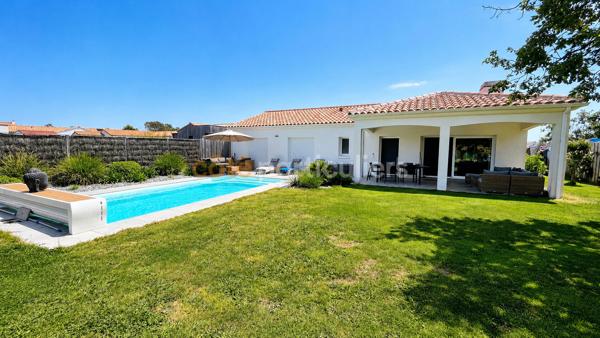 Vente
                Villa202 m² - 10 Pièces -
                    BREM SUR MER (85470)