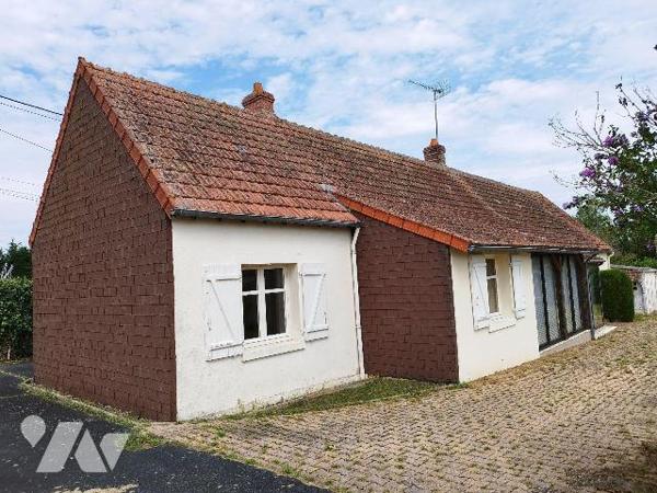 Maison composée de : cuisine, séjour, chambre, WC, salle  d'eau, bureau, véranda. Une pièce ave...