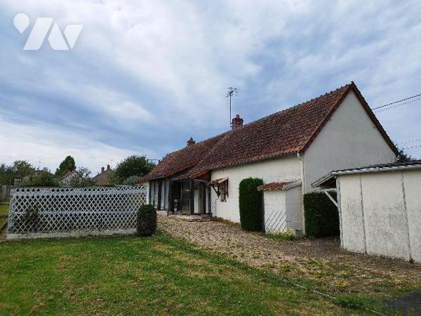 Maison composée de : cuisine, séjour, chambre, WC, salle  d'eau, bureau, véranda. Une pièce ave...