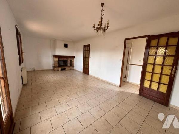 Maison individuelle plain-pied,  élevée sur sous-sol total