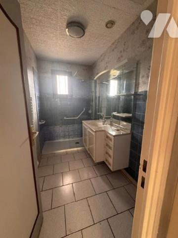 Maison individuelle plain-pied,  élevée sur sous-sol total