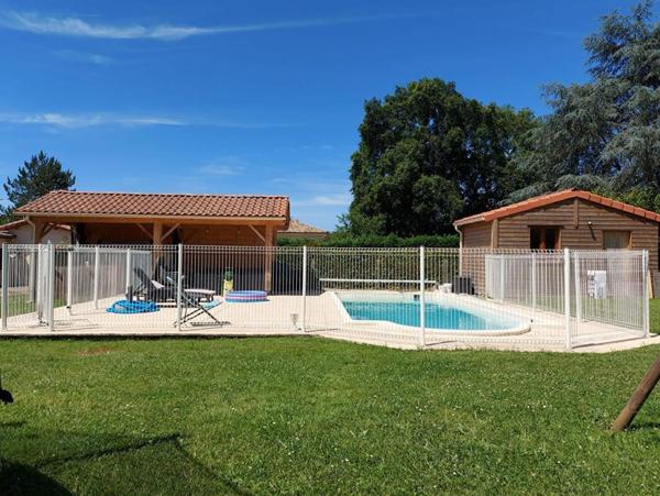 LE PASSAGE D'AGEN : MAISON  219 m² - 11 pièces - 8 chambres -Piscine- SPA- Jardin