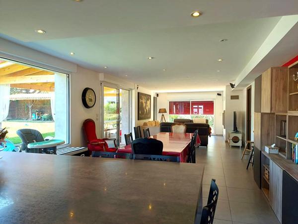 LE PASSAGE D'AGEN : MAISON  219 m² - 11 pièces - 8 chambres -Piscine- SPA- Jardin