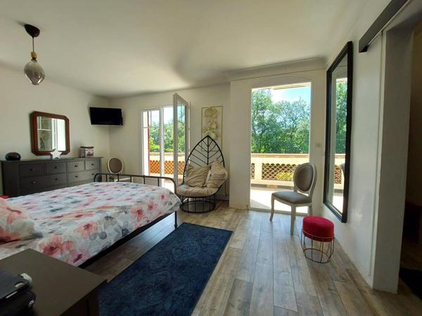 LE PASSAGE D'AGEN : MAISON  219 m² - 11 pièces - 8 chambres -Piscine- SPA- Jardin