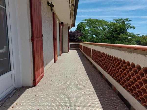 LE PASSAGE D'AGEN : MAISON  219 m² - 11 pièces - 8 chambres -Piscine- SPA- Jardin