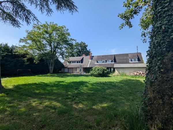 Longère d'environ 185m2 rénovée avec goût sur parcelle de 1068m2