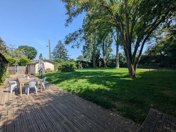 Longère d'environ 185m2 rénovée avec goût sur parcelle de 1068m2