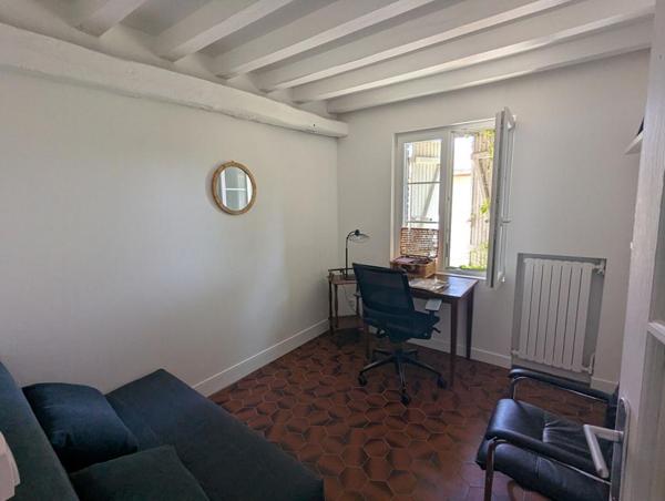 Longère d'environ 185m2 rénovée avec goût sur parcelle de 1068m2
