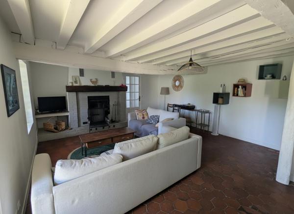 Longère d'environ 185m2 rénovée avec goût sur parcelle de 1068m2