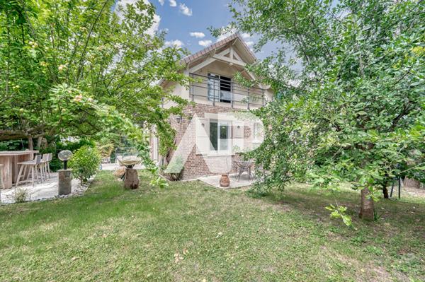 Maison Rueil Malmaison 7 pièce(s) 208.93m2 €1 420 000 ** - Référence 19351