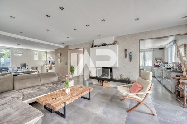 Maison Rueil Malmaison 7 pièce(s) 208.93m2 €1 420 000 ** - Référence 19351