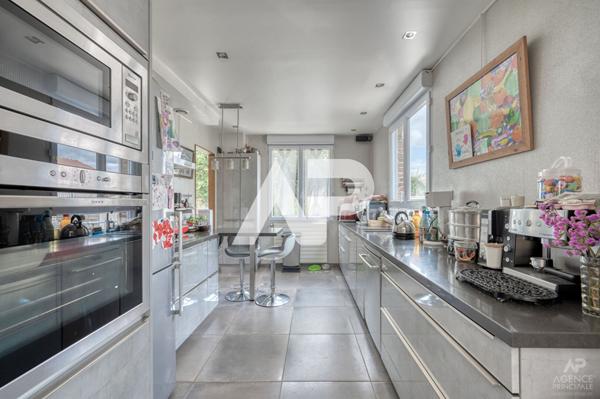 Maison Rueil Malmaison 7 pièce(s) 208.93m2 €1 420 000 ** - Référence 19351