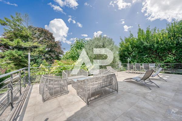 Maison Rueil Malmaison 7 pièce(s) 208.93m2 €1 420 000 ** - Référence 19351