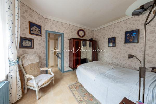 Petite maison en plein centre ville au calme !