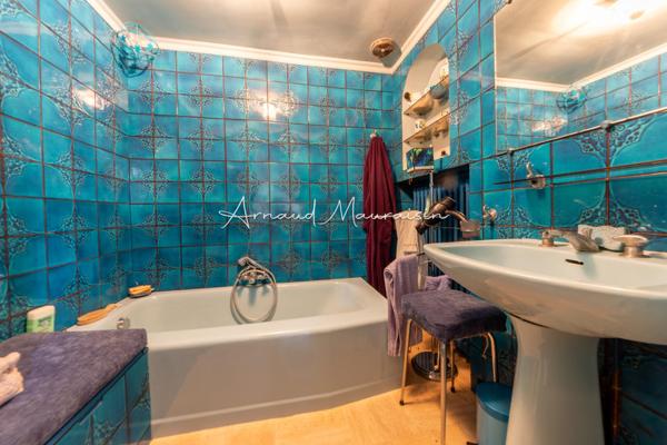 Petite maison en plein centre ville au calme !