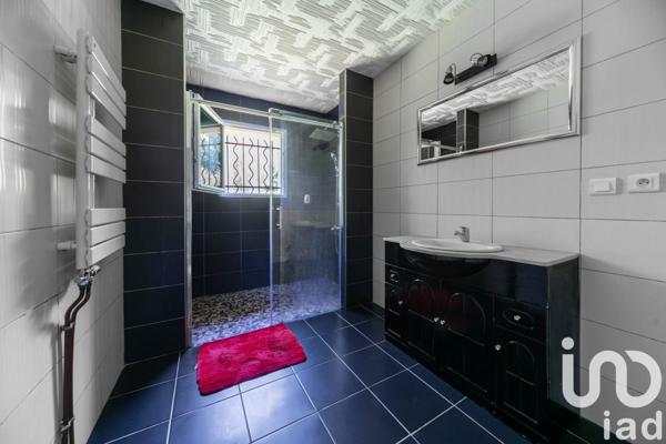 Maison 5 pièces de 100 m² à Puy-Guillaume (63290)