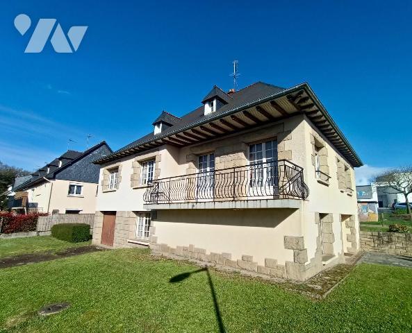 NOUVEAUTE - SEULEMENT CHEZ TRENTE CINQ NOTAIRES - en plein coeur du centre historique de Bruz -...