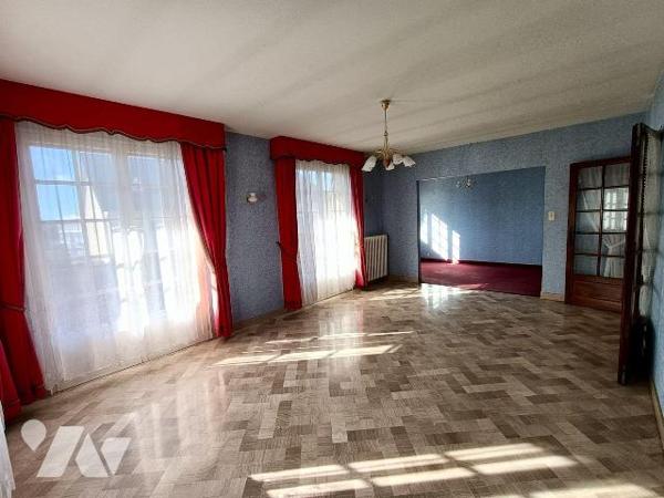 NOUVEAUTE - SEULEMENT CHEZ TRENTE CINQ NOTAIRES - en plein coeur du centre historique de Bruz -...