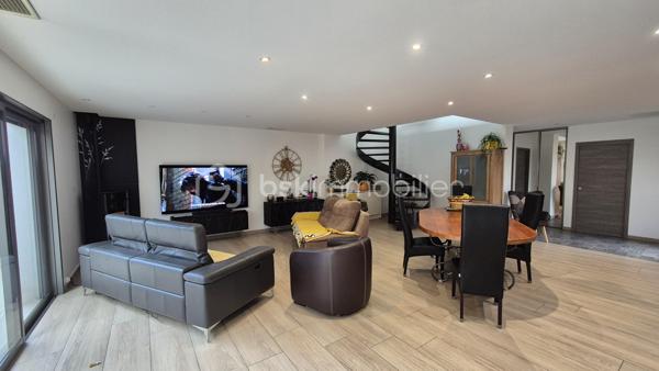 Maison d architecte de 261 m²