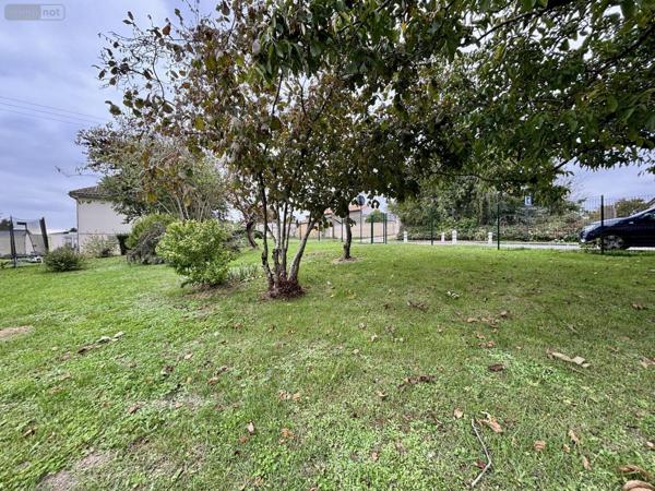 Terrain à Batir à vendre à Vouneuil-sous-Biard dans la Vienne (86580), ref : VT099-86001