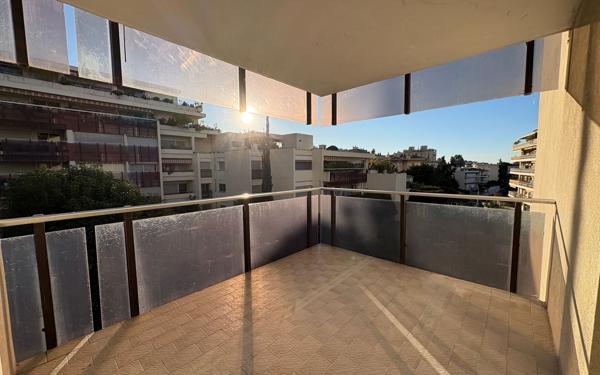 Appartement à louer    3 pièces •  Nice