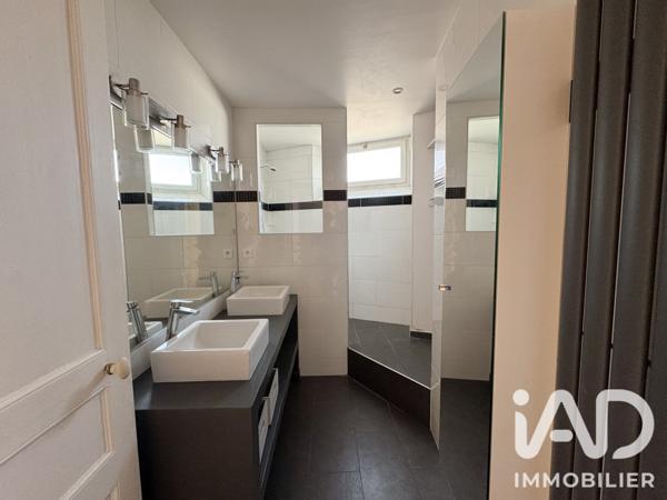 Location appartement 4 pièces 83 m² Issy-les-Moulineaux