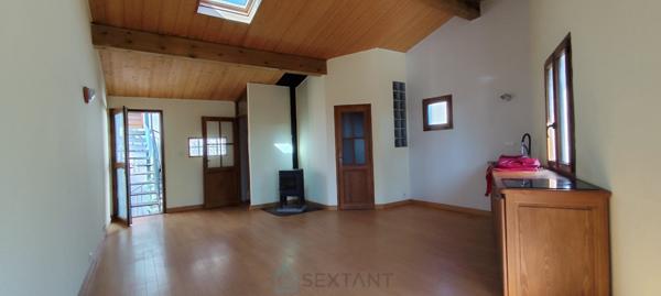 Ensemble immobilier 3 logements, cour, garage et et terrasse avec vues