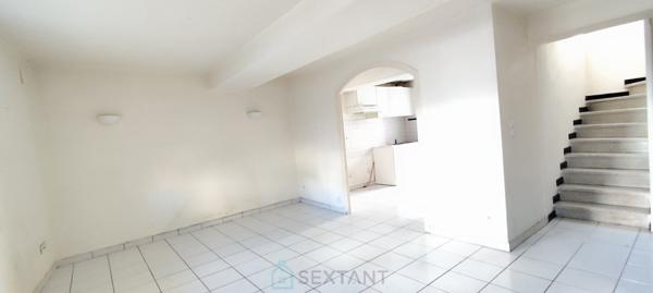 Ensemble immobilier 3 logements, cour, garage et et terrasse avec vues
