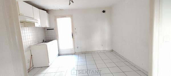 Ensemble immobilier 3 logements, cour, garage et et terrasse avec vues