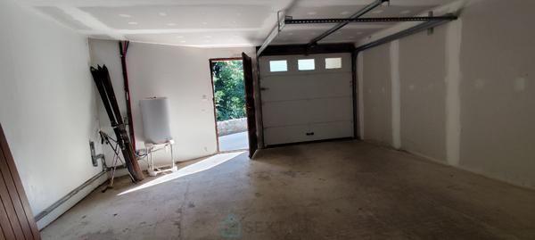 Ensemble immobilier 3 logements, cour, garage et et terrasse avec vues