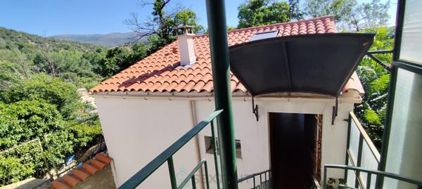 Ensemble immobilier 3 logements, cour, garage et et terrasse avec vues