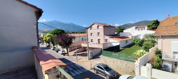 Ensemble immobilier 3 logements, cour, garage et et terrasse avec vues