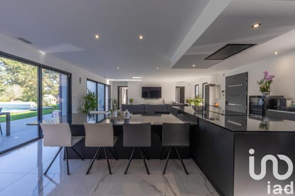 Maison à vendre 6 pièces 184 m² Saint-Sulpice-la-Pointe