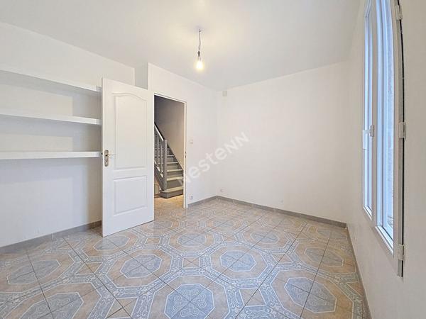 Maison de Ville à JONQUIERES avec terrasse