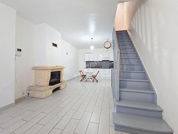 Maison de Ville à JONQUIERES avec terrasse