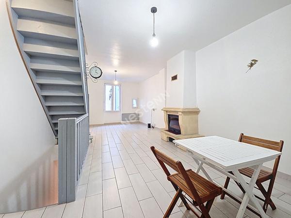 Maison de Ville à JONQUIERES avec terrasse